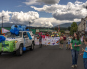Le premier défilé de la Fierté de Salmon Arm a traversé le centre-ville en juin 2026 | Zev Tiefenbach  