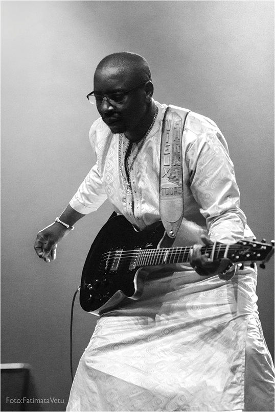 Vieux Farka Touré est actuellement en tournée afin d’interpréter son dernier album Les Racines. | Photo de Fatimata Vetu  