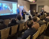 Stéphane Dion, ancien ministre canadien des Affaires étrangères, et le juge Patrice Abrioux lors de la conférence sur le droit international organisée à Vancouver par l’Association des juristes d’expression française de la Colombie-Britannique | Nizar Rebii  