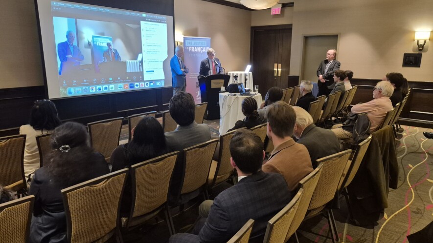Stéphane Dion, ancien ministre canadien des Affaires étrangères, et le juge Patrice Abrioux lors de la conférence sur le droit international organisée à Vancouver par l’Association des juristes d’expression française de la Colombie-Britannique | Nizar Rebii  
