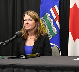 Danielle Smith | Photo d'Alberta Newsroom  