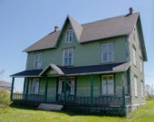 La maison Legros recèle des éléments architecturaux originaux.  