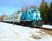 Les trains de ciment sont chargés à New Richmond et Nouvelle au lieu de l’être au point d’origine, chez Ciment McInnis à Port-Daniel. Le transport par camion entre Port-Daniel et New Richmond ou Nouvelle coûte plus cher
et génère davantage de gaz à effet de serre que si le ciment était chargé dans des wagons à Port-Daniel. C’est sans compter une somme importante d’intrants arrivant à Ciment McInnis en camion, alors qu’ils pourraient y être acheminés par train.  